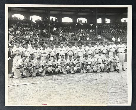1946 Boston Red Sox Type 1 Photo w/ Ted Williams