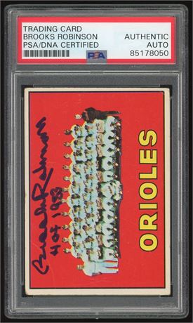 1967 Topps #302 Baltimore Orioles Team Card Brooks Robinson Auto PSA Authentic