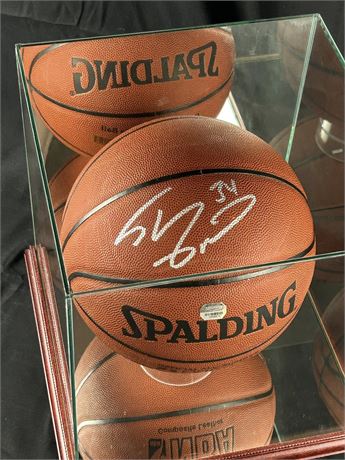 Shaquille O'Neal Signed Spalding Basketball w/ Display Case Mounted Memories LOA