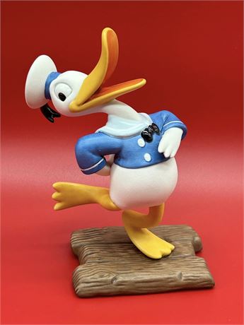 Walt Disney's Classics Collection Donald's Debut in The Wise Little Hen Figurine