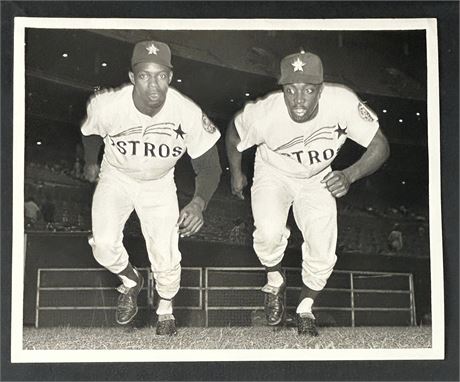 Joe Morgan Rookie Season Type 1 Original 8"x10" Photo w/ Jim Wynn PSA LOA