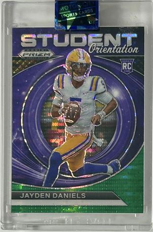 2024 Panini Prizm 4/25 Jayden Daniels RC Student Orientation Green Pulsar